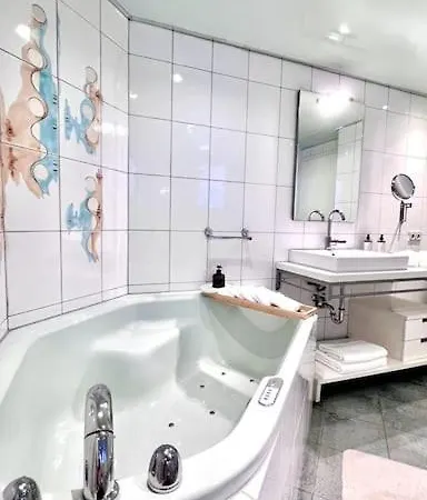 Apartment 90qm Designerwohnung Mit Kueche Und Jacuzzi In Do-city Dortmund