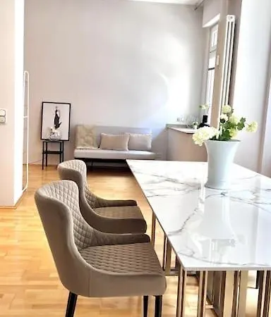 90qm Designerwohnung Mit Kueche Und Jacuzzi In Do-city Apartment *